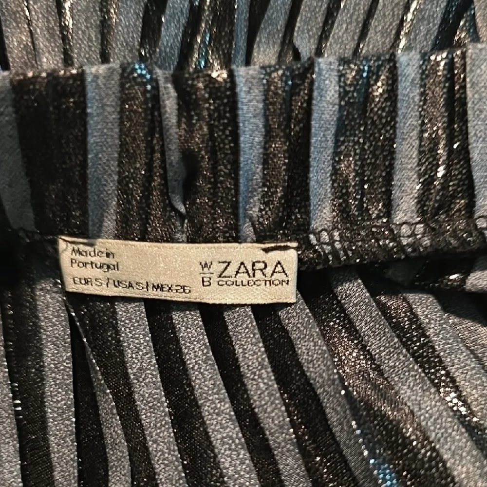 Zara Shimmering Black A-Line Skirt - Picture 2 of 2